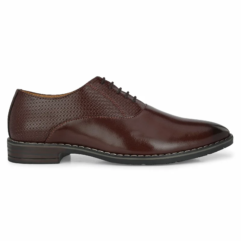 Attitudist Unisex Handcrafted Oxford Glossy Brown Laceup Derby Shoes With Semi Chatai Design