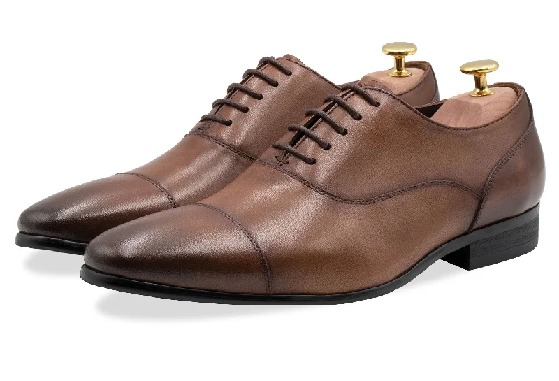 Calafate Straight Cap Chestnut Oxford